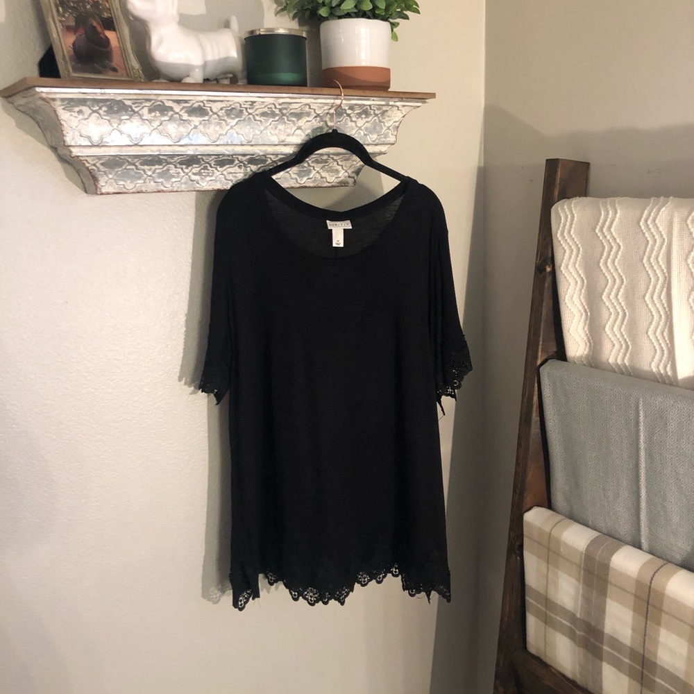 Ava Viv black top